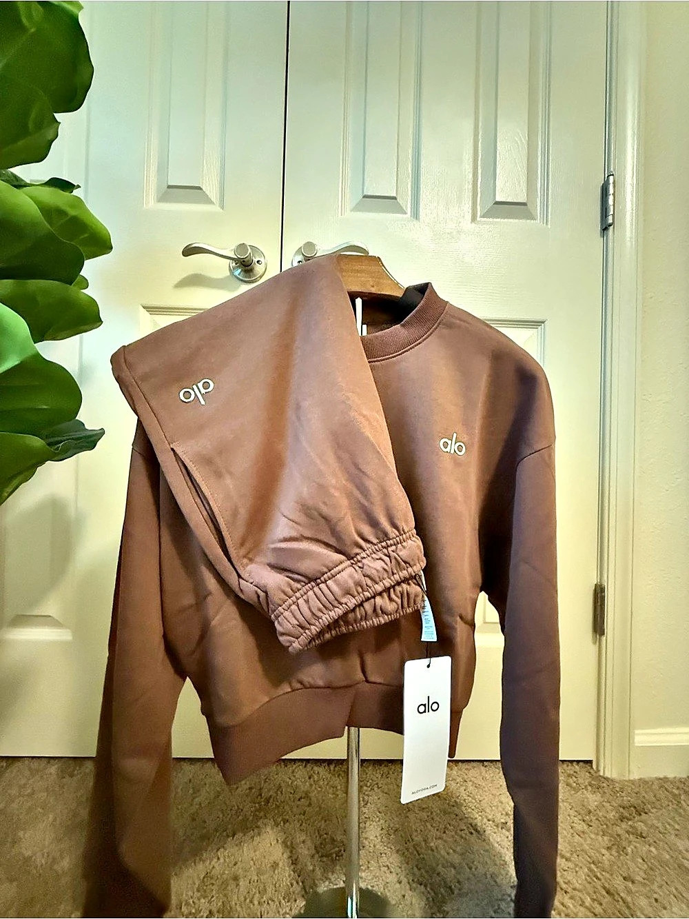 Alo Accolade Cropped Crewneck & Joggers in Brown Size Small NWT